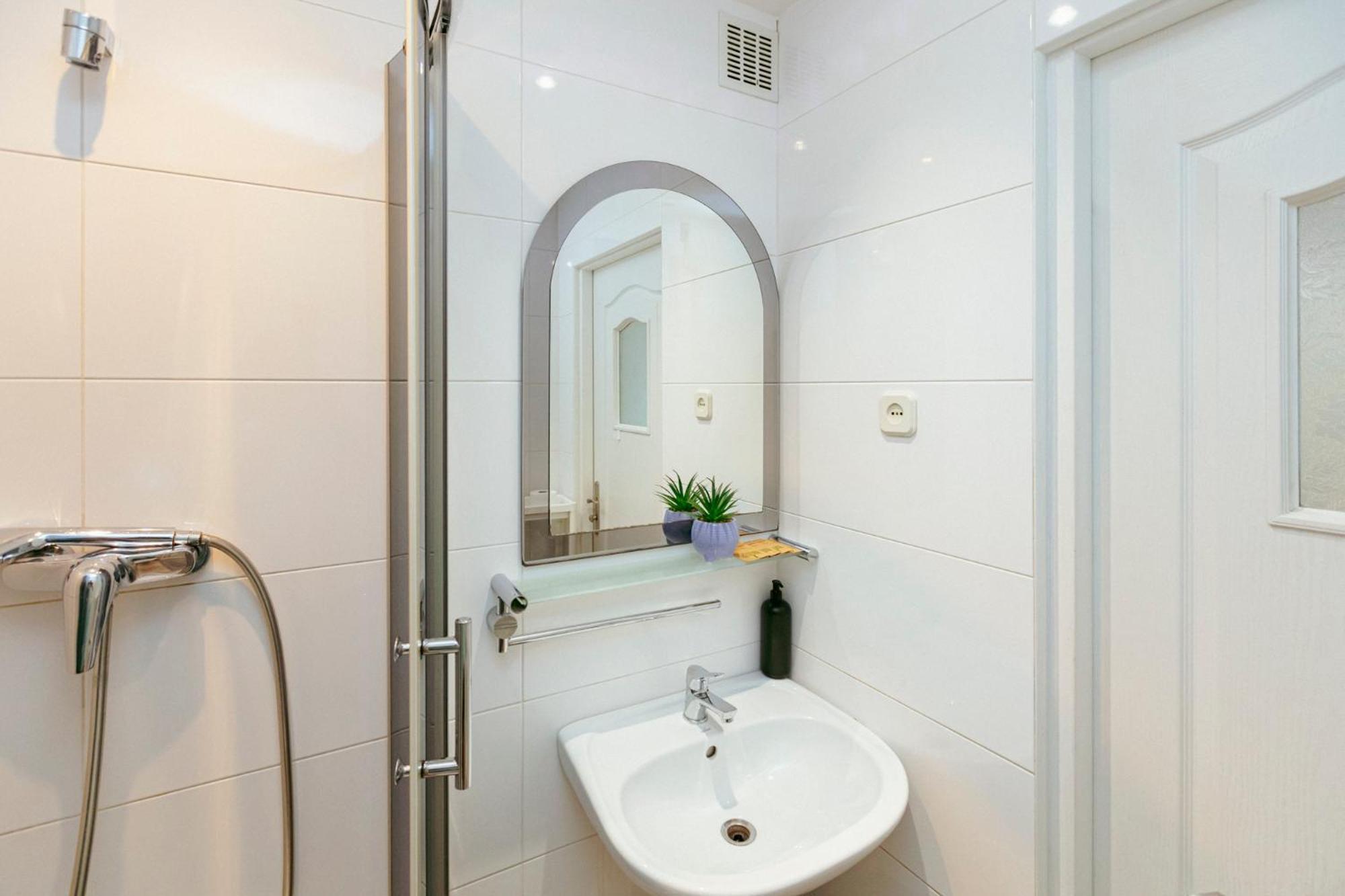 Plac Konstytucji 6 Grey - Bezplatny Garaz Podziemny - Free Parking - Apartament Dla 4 Osob Varşova Dış mekan fotoğraf