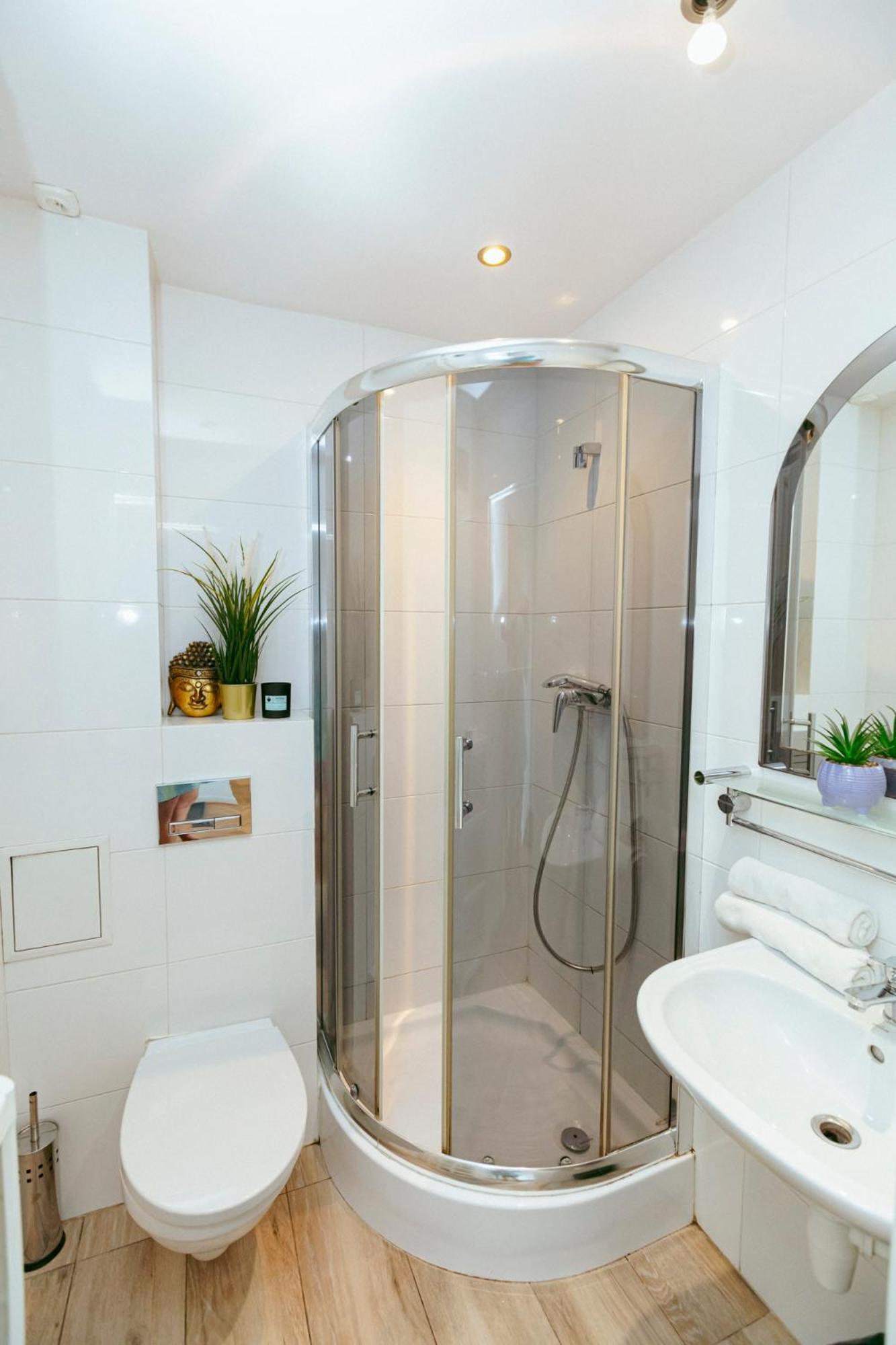 Plac Konstytucji 6 Grey - Bezplatny Garaz Podziemny - Free Parking - Apartament Dla 4 Osob Varşova Dış mekan fotoğraf